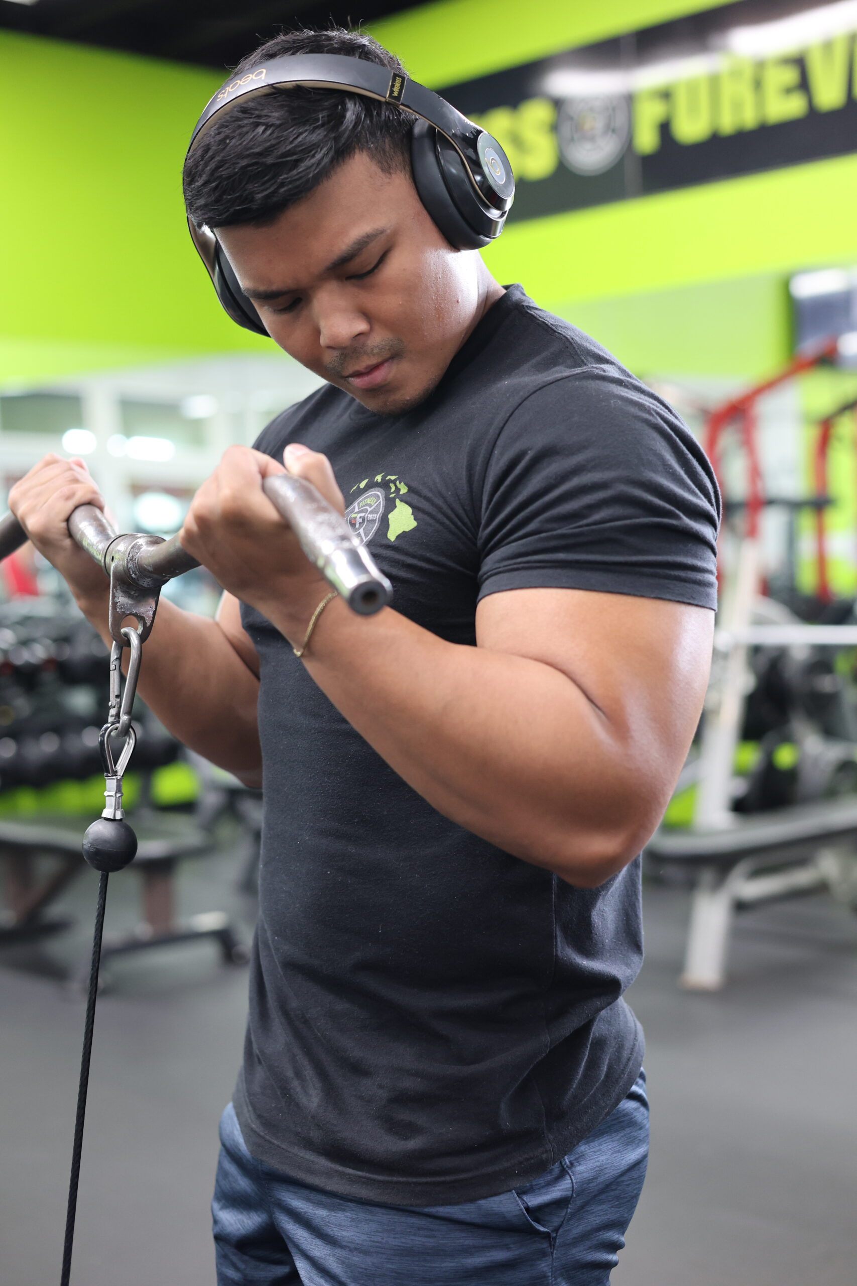 working out at fitness forever gym hawaii